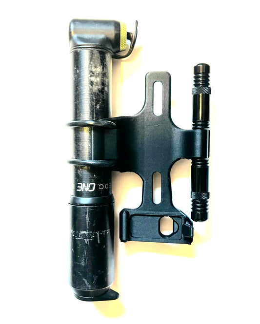 Dynaplug + AXS Battery + OneUp EDC pump holder